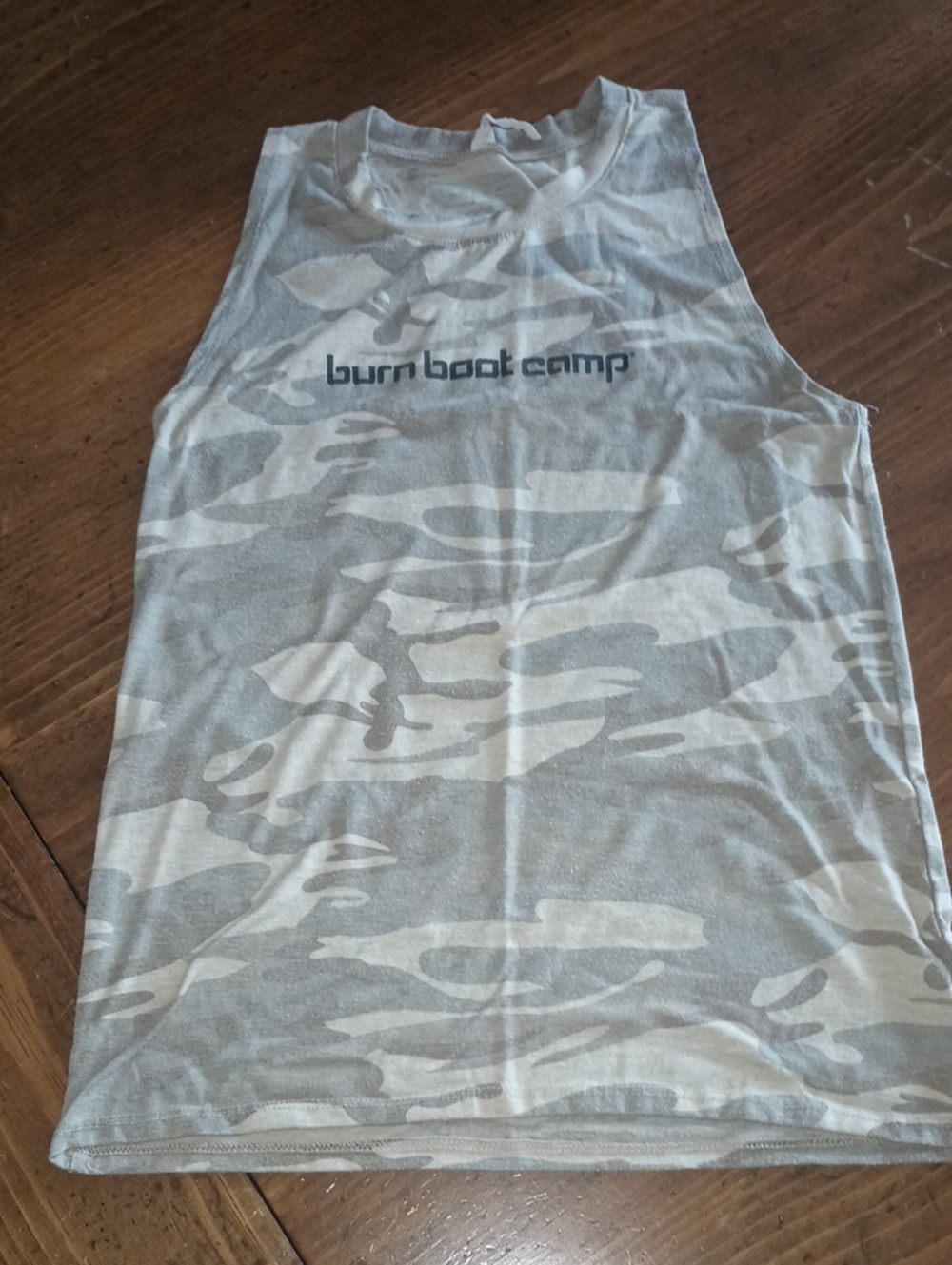 burn boot camp Women's Camo Muscle Tee in Light Gray